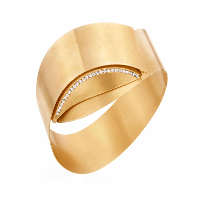 https://www.simonsjewelers.com/upload/product/Isabelle Fa Yellow Gold Satin Daphne Diamond Bangle Bracelet