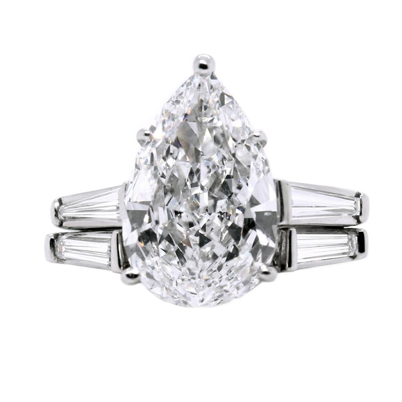 https://www.simonsjewelers.com/upload/product/5.04ct Platinum Pear Shape Diamond Engagement Ring with Tapered Baguettes & Matching Band
