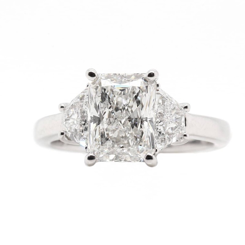 https://www.simonsjewelers.com/upload/product/2.63ct Platinum 3-Stone Radiant Cut Diamond Engagement Ring