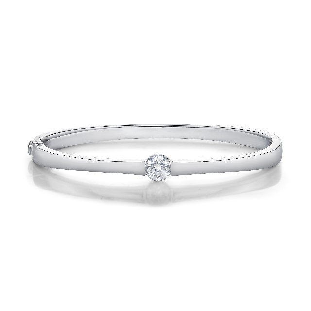 https://www.simonsjewelers.com/upload/product/White Gold Solitude Round Diamond Bangle Bracelet